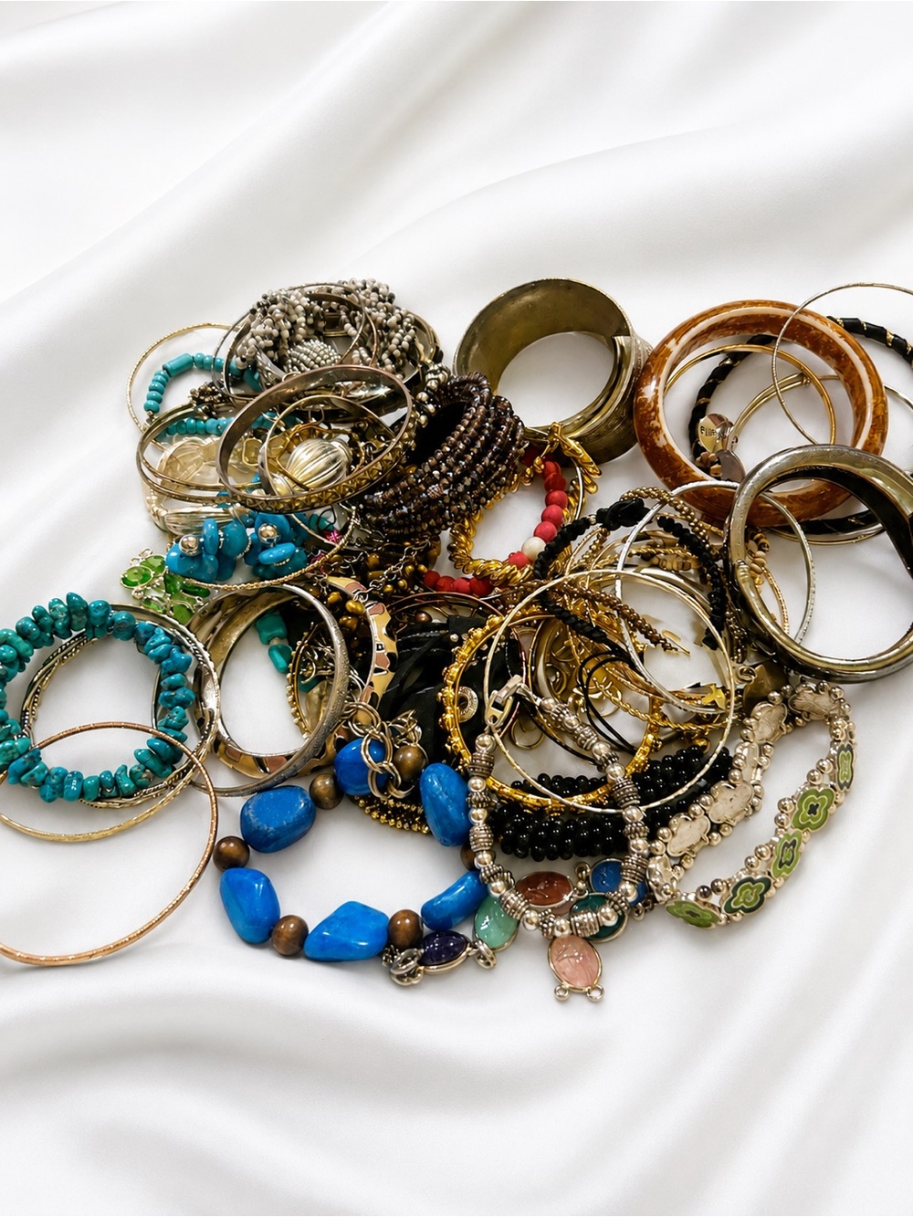 🙄 15 Random mixed bracelets and bangle’s